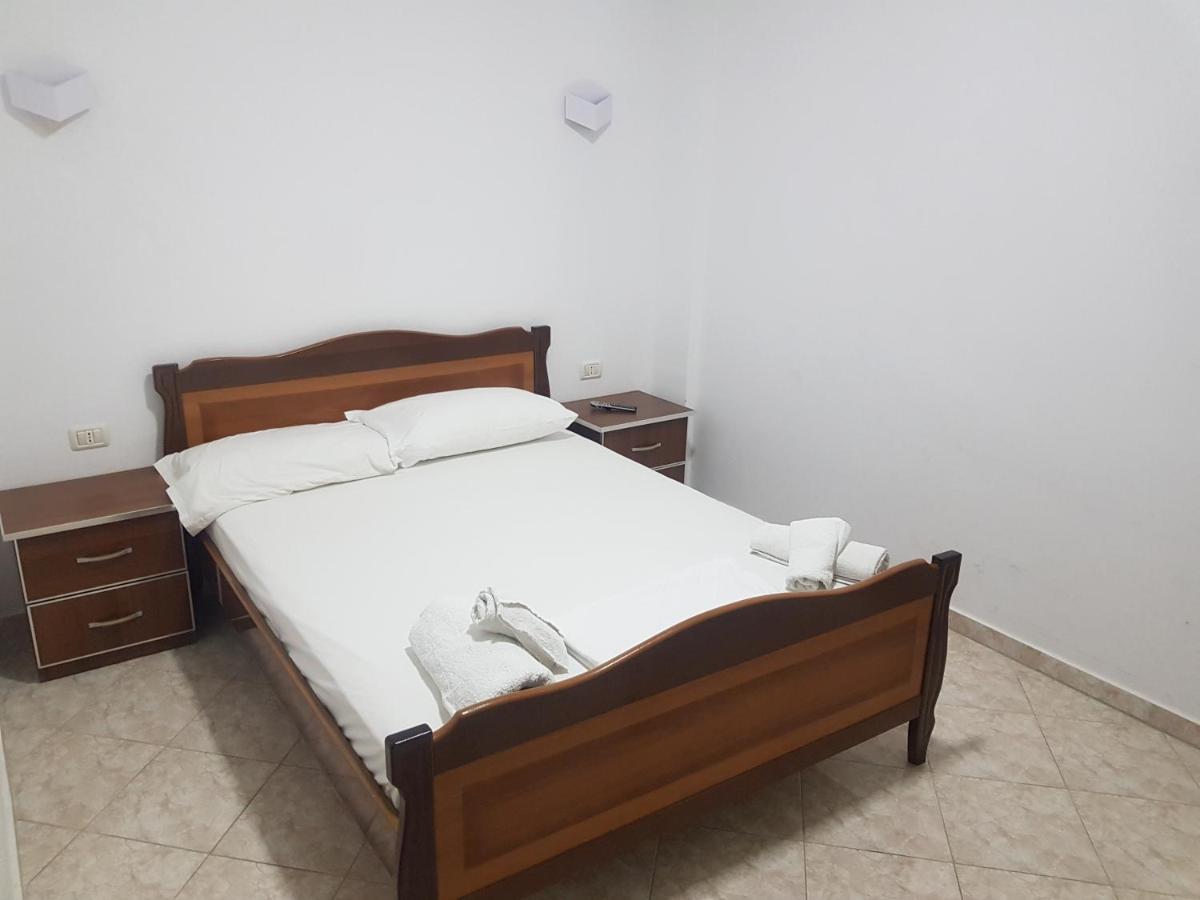 Hotel Solis Ksamil Esterno foto